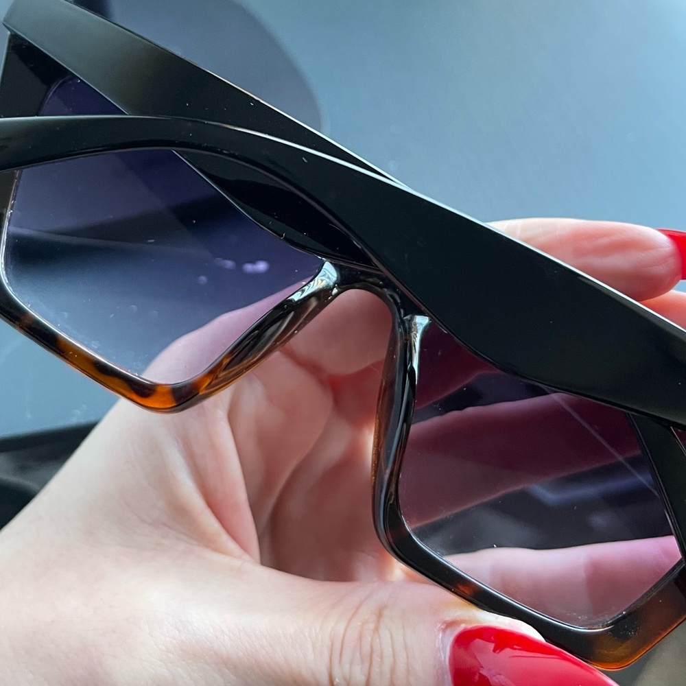 Tortoise Shell Square Sunglasses - Picture 8 of 8